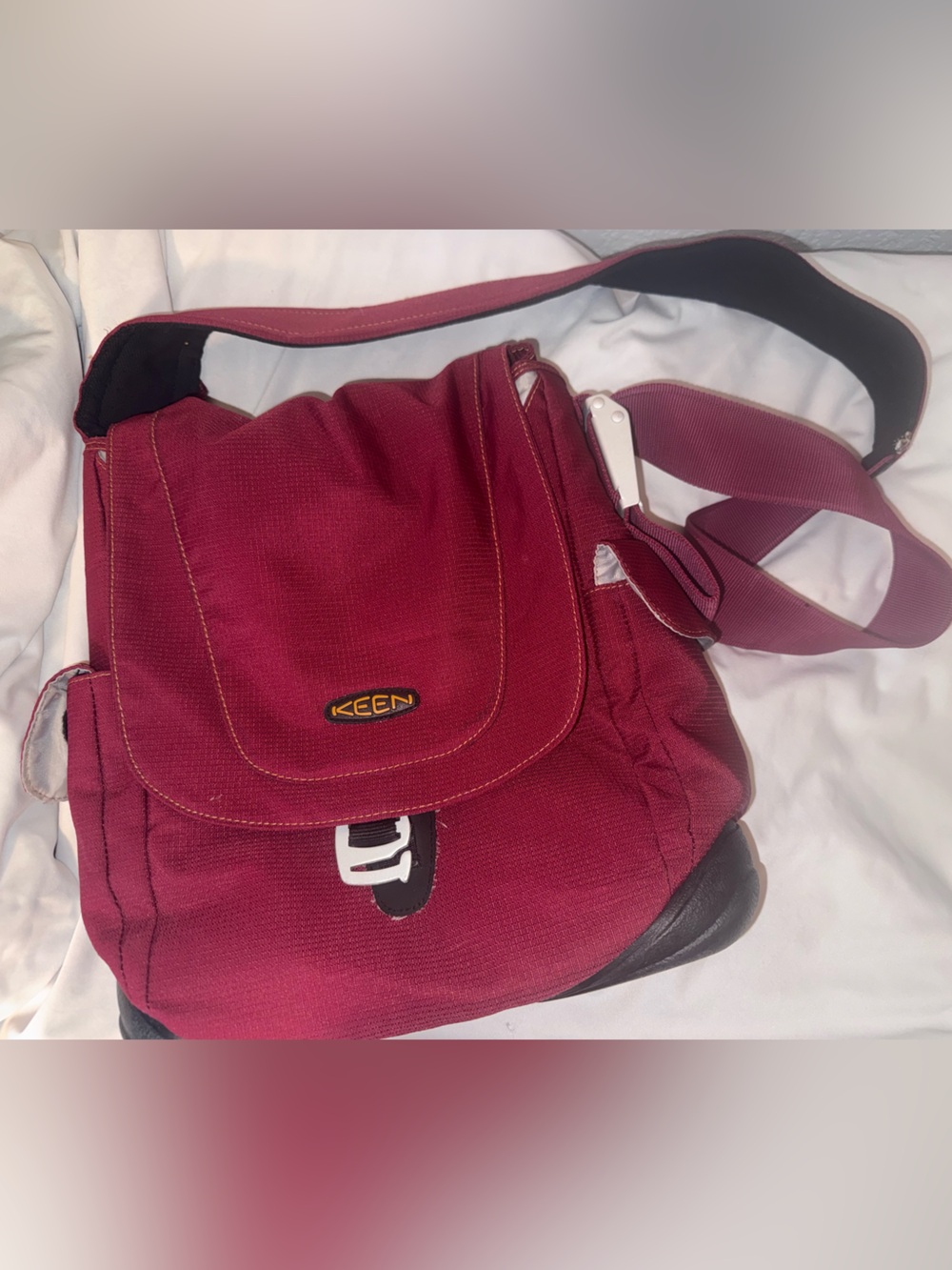Keen Red Canvas Shoulder Messenger Bag